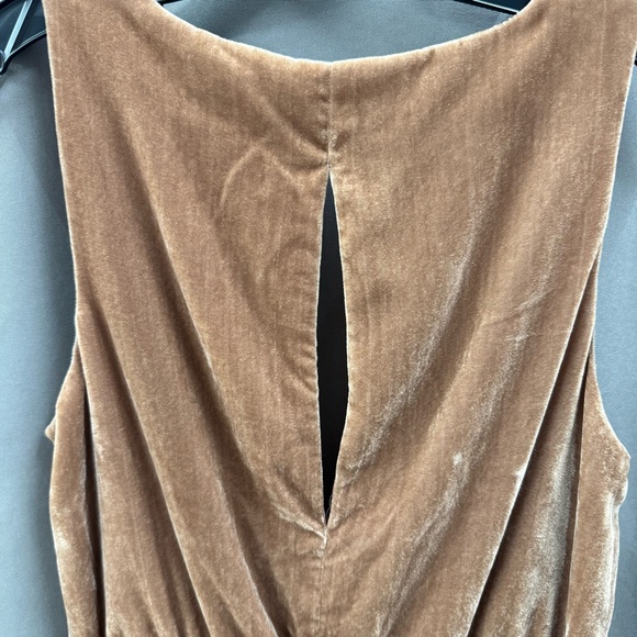 BCBGeneration Size Large Keyhole Back Tan Dress - Picture 9 of 10